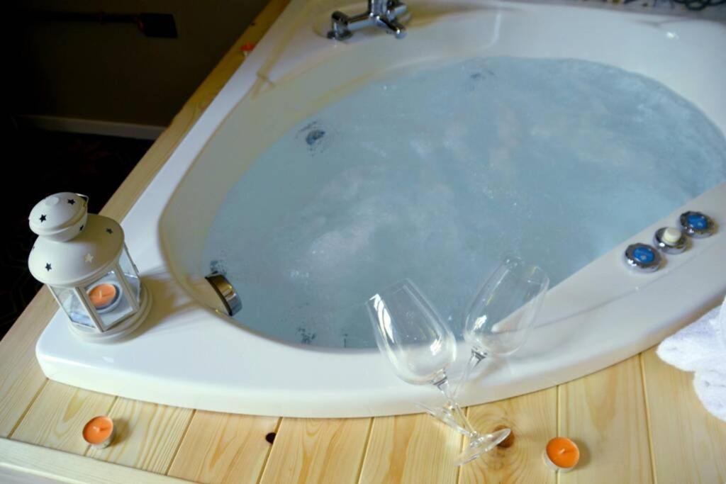 Wineexperience- Wine&Jacuzzi Suite Lecce Exteriör bild