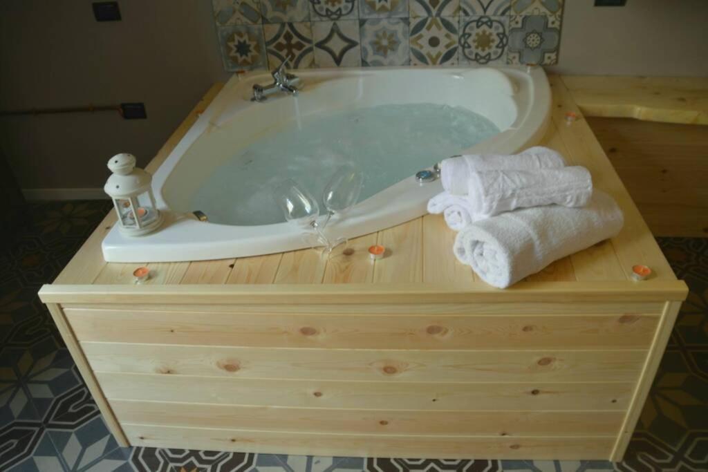 Wineexperience- Wine&Jacuzzi Suite Lecce Exteriör bild