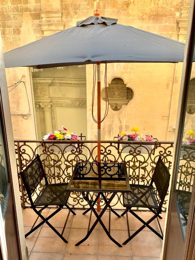 Wineexperience- Wine&Jacuzzi Suite Lecce Exteriör bild